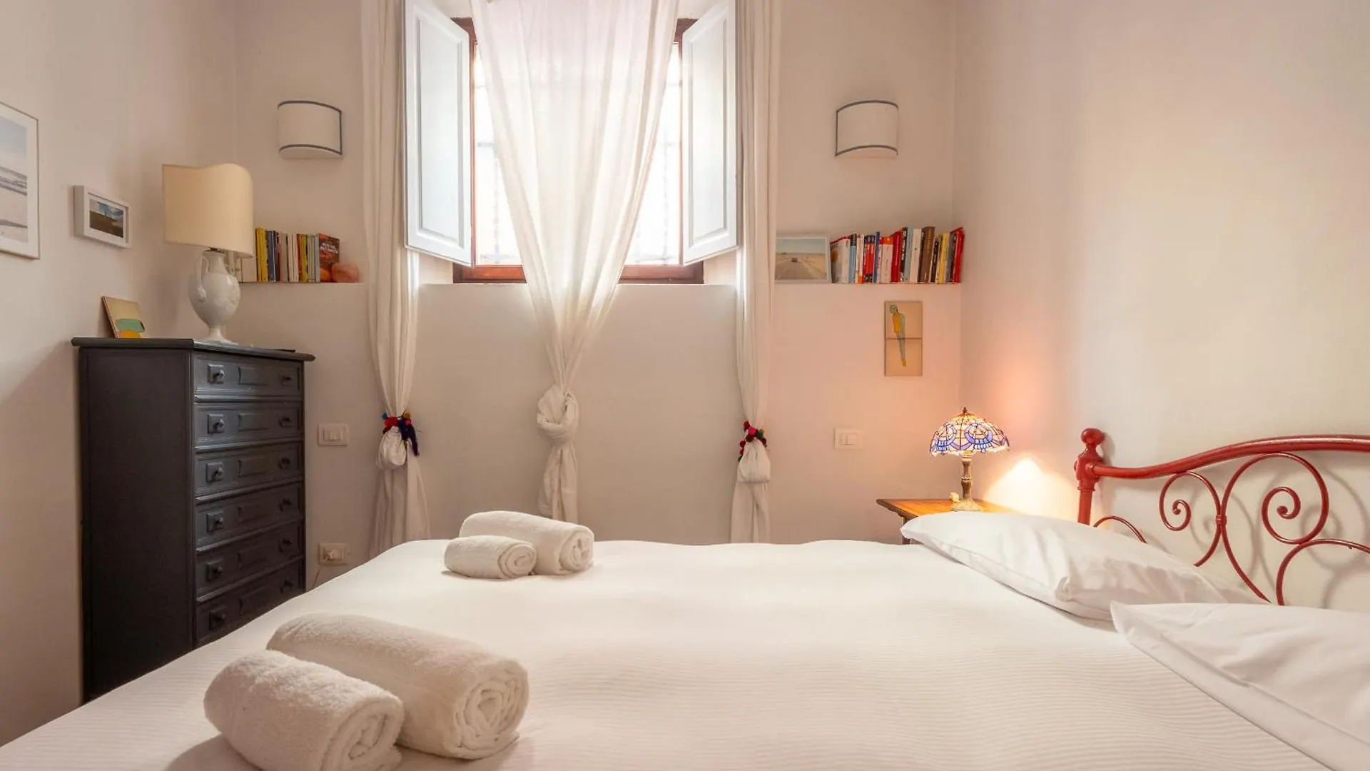 One Bedroom Apartment With Patio N2 Firenze 0*,  Italien