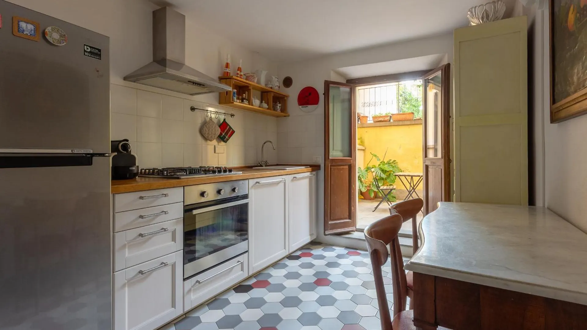 One Bedroom Apartment With Patio N2 Firenze Italien