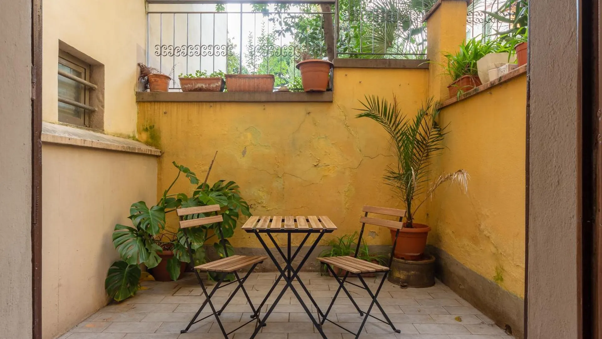 One Bedroom Apartment With Patio N2 Firenze 0*,