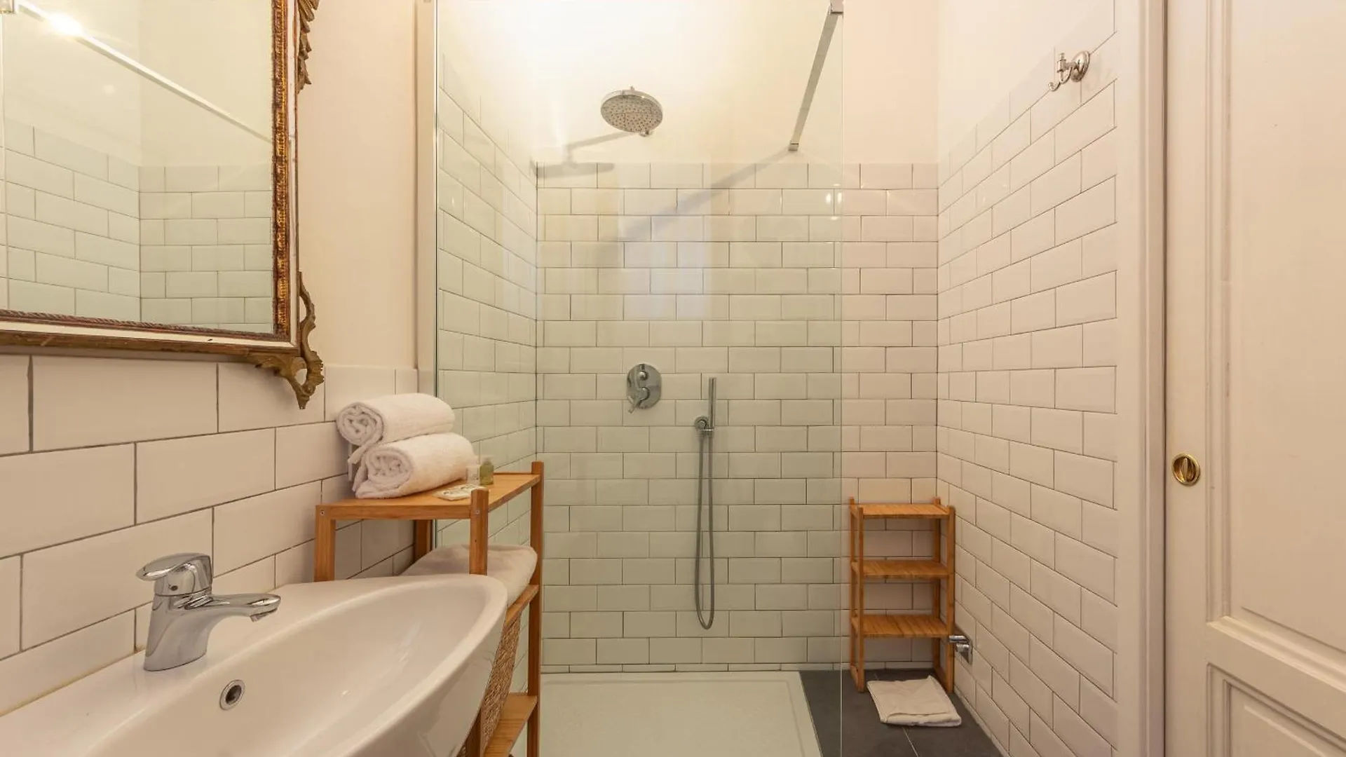 One Bedroom Apartment With Patio N2 Firenze