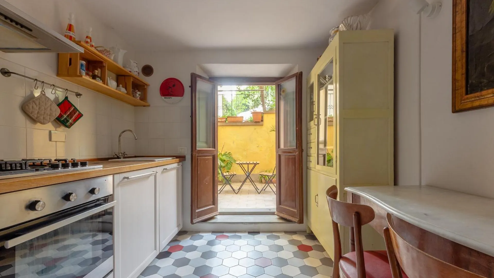 One Bedroom Apartment With Patio N2 Firenze 0*,